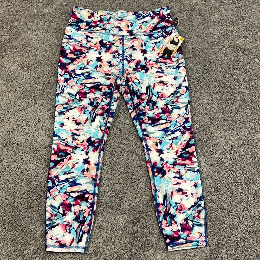 NWT Women’s crop length active leggings size XL